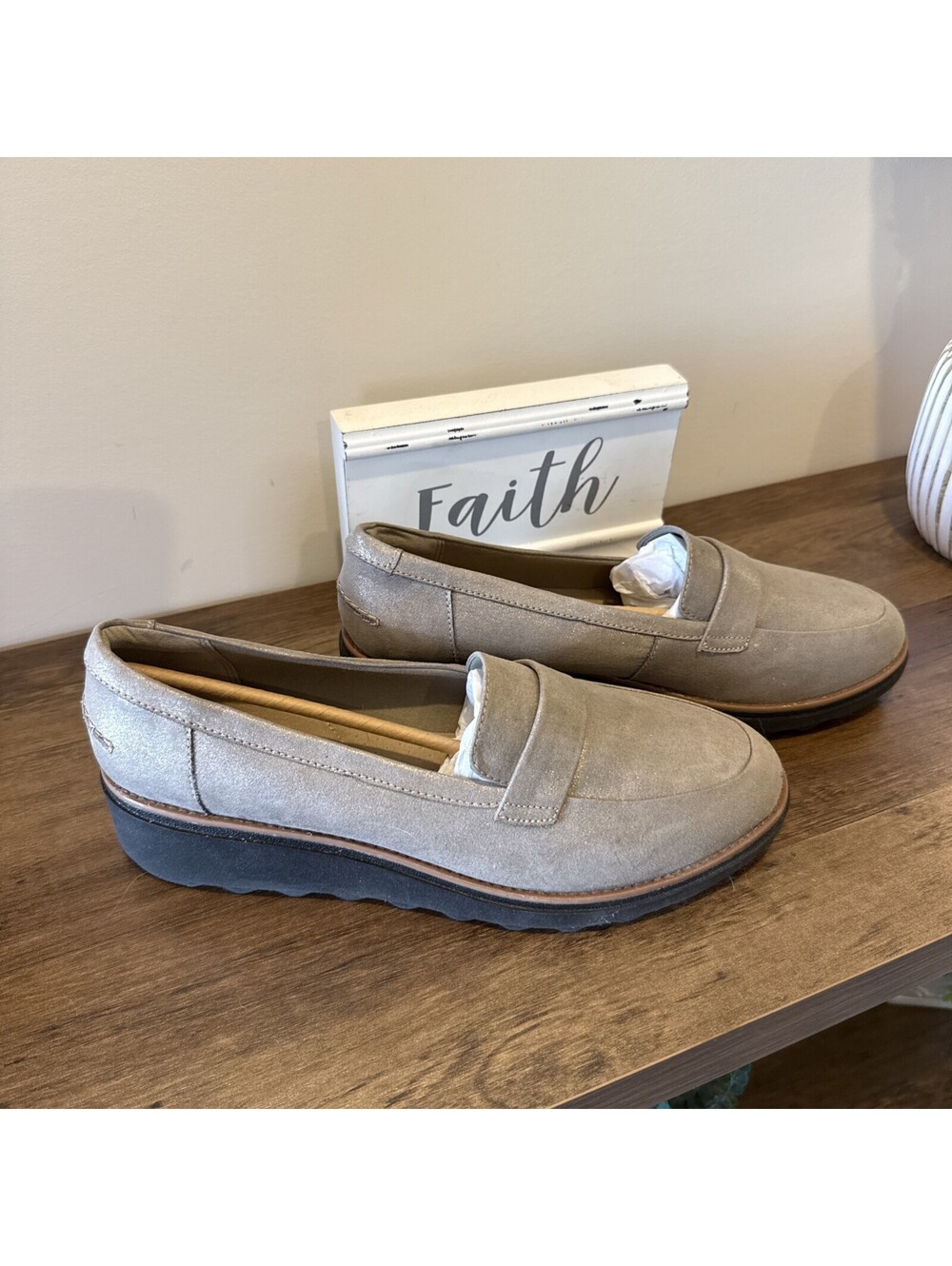 Clark’s Ultimate Comfort Collection Silver Loafers Size 12W